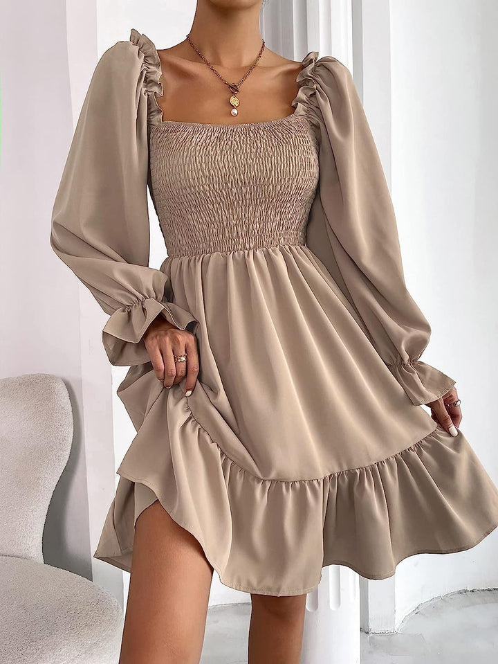 Camila Dress - Straal vrouwelijke elegantie uit in deze mini jurk met ruches!